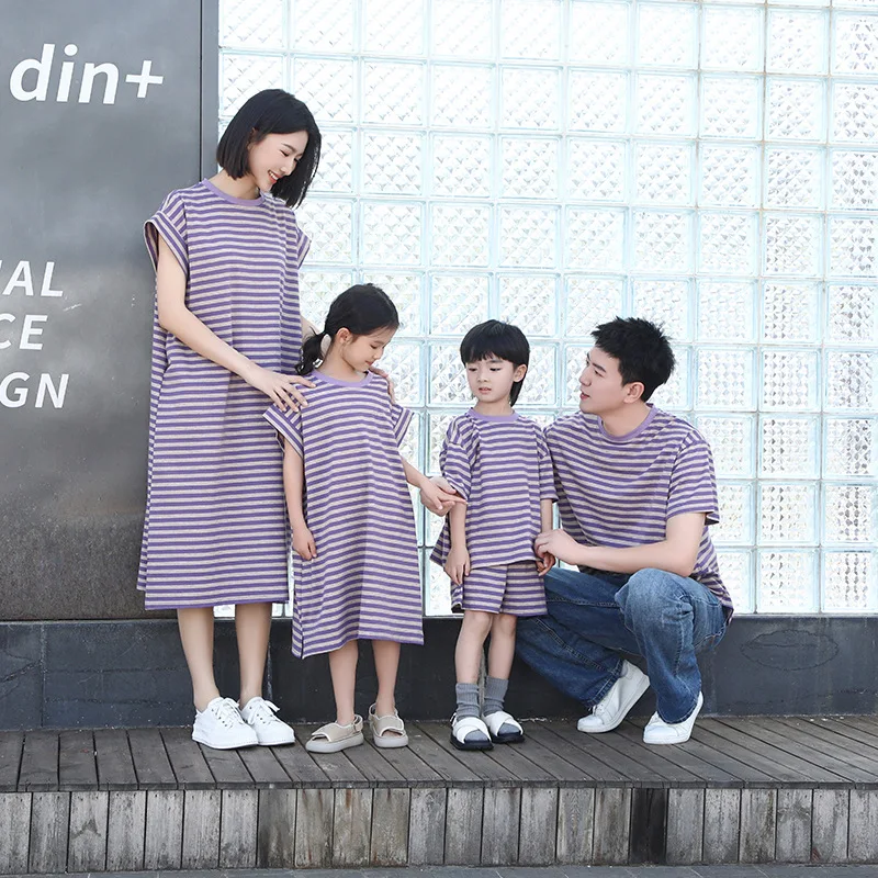 Summer Clothing Looks - Familien-Partnerlook: Mutter-Tochter-Kleid im Gleichen Design, Vater-Kurzarm-T-Shirts,